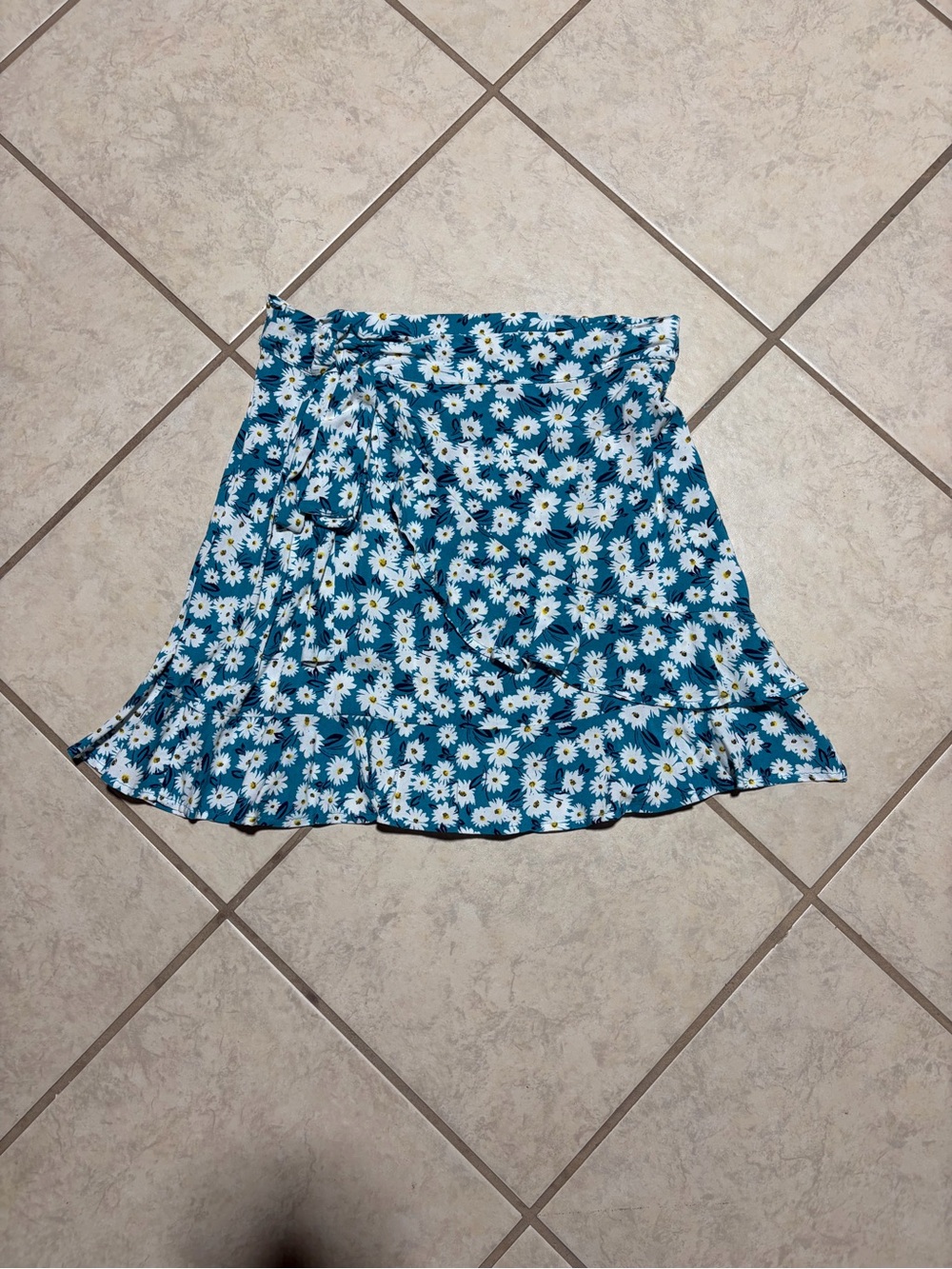 Crescent Blue Daisy Wrap Skirt with Ruffle Hem SZ Medium